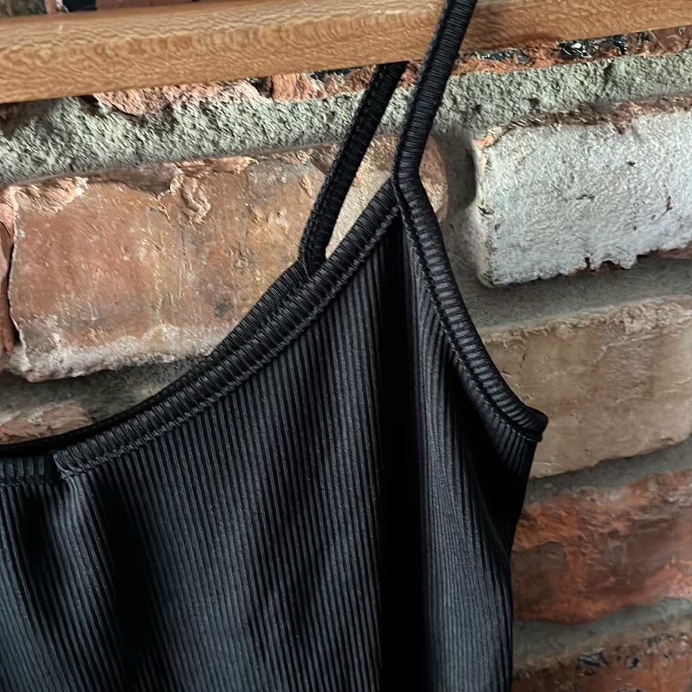 Shein Black Ribbed Cropped Tank Size Large - Picture 2 of 4